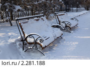 Заснеженные скамейки. Стоковое фото, фотограф Игнатьев Михаил / Фотобанк Лори