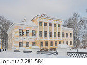 Здание бывшей городской Думы (1815 г.) в Угличском Кремле. Ярославская область (2011 год). Редакционное фото, фотограф stargal / Фотобанк Лори