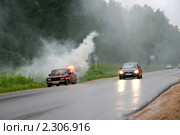 Автомобиль горит (2008 год). Редакционное фото, фотограф Щеголева Ольга / Фотобанк Лори