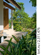 Бунгало в отеле на тропическом острове Ко Чанг. Таиланд. Отель Chai chet resort (2011 год). Стоковое фото, фотограф Куликова Татьяна / Фотобанк Лори