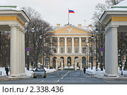 Санкт-Петербург. Вид на Смольный институт со стороны площади Пролетарской Диктатуры. (2011 год). Редакционное фото, фотограф Александр Тарасенков / Фотобанк Лори