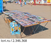 Незаконная торговля дисками DVD (контрафактный продукт) (2010 год). Редакционное фото, фотограф Алёшина Оксана / Фотобанк Лори