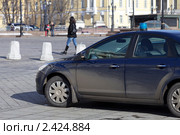 Москва. Припаркованный автомобиль со спецсигналом (2011 год). Редакционное фото, фотограф Яна Королёва / Фотобанк Лори