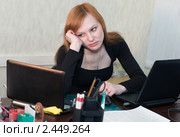 Девушка устала от работы в офисе. Стоковое фото, фотограф Pukhov K / Фотобанк Лори