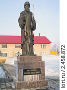 Поселок Борисоглебский. Памятник преподобному Александру Пересвету. Ярославская область (2011 год). Редакционное фото, фотограф Сергей Лаврентьев / Фотобанк Лори