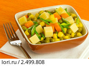 Сырный салат с кукурузой и зеленым горошком. Стоковое фото, фотограф Ольга Иванова / Фотобанк Лори