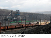 Погрузка угля в угольном разрезе (2009 год). Стоковое фото, фотограф Юлия Врублевская / Фотобанк Лори