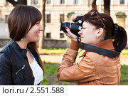 Девушка фотограф и модель. Стоковое фото, фотограф Кекяляйнен Андрей / Фотобанк Лори
