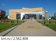 Новый Оскол. Дворец культуры (2011 год). Редакционное фото, фотограф fotobelstar / Фотобанк Лори