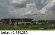 Футбольный стадион и движущиеся облака. Донецк. Украина (2011 год). Редакционное видео, видеограф Артем Поваров / Фотобанк Лори