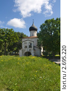 Церковь Георгия со Взвоза летом (Псков) (2011 год). Стоковое фото, фотограф Валентина Троль / Фотобанк Лори