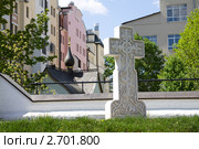 Каменный крест в Марфо-Мариинской обители. Стоковое фото, фотограф Бондаренко Олеся / Фотобанк Лори