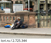 Нищий на улице Страсбурга (2011 год). Редакционное фото, фотограф Валентина Троль / Фотобанк Лори