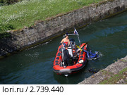 Водолаз ныряет в реку (2011 год). Редакционное фото, фотограф Валентина Троль / Фотобанк Лори