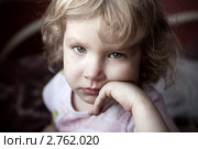 Грустная маленькая девочка. Стоковое фото, фотограф Гладских Татьяна / Фотобанк Лори
