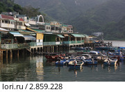 Лодки в заливе на острове Ламма на закате. Гонконг (Lamma, Hongkong, China) (2010 год). Редакционное фото, фотограф Vladislav Osipov / Фотобанк Лори