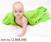 Малыш в полотенце. Стоковое фото, фотограф Алла Ушакова / Фотобанк Лори