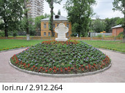 Поклонный крест в память об атамане, герое Отечественной войны 1812 года М.И. Платове. Рогожская Слобода. Москва (2011 год). Редакционное фото, фотограф stargal / Фотобанк Лори