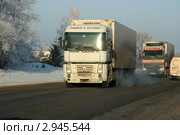 Фуры на трассе (2011 год). Редакционное фото, фотограф Щеголева Ольга / Фотобанк Лори