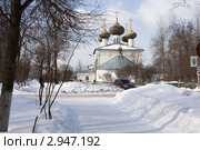 Вид с церковью в городе Устюжне, Вологодская область (2010 год). Редакционное фото, фотограф Солодовникова Елена / Фотобанк Лори