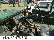 Автомобиль ЛуАЗ-967 (транспортёр переднего края, ТПК) на Автоэкзотике, Москва, Тушино. Интерьер кабины (2005 год). Редакционное фото, фотограф Малышев Андрей / Фотобанк Лори