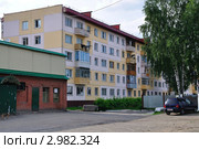 Бийск. Дворик (2011 год). Редакционное фото, фотограф Александр Тараканов / Фотобанк Лори