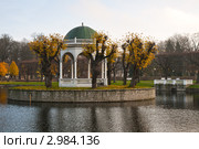 Пруд в парке Кадриорг, Таллин (2011 год). Стоковое фото, фотограф Юлия Бабкина / Фотобанк Лори