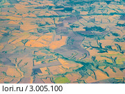Над землей (вид из самолета) Стоковое фото, фотограф E. O. / Фотобанк Лори