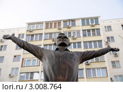 Памятник Юрию Гагарину на проспекте Королева в Ростове-на-Дону (2011 год). Редакционное фото, фотограф Олег Пчелов / Фотобанк Лори