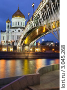 Ночной вид на Храм Христа Спасителя и Патриарший мост, Москва. Стоковое фото, фотограф Николай Винокуров / Фотобанк Лори
