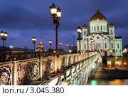 Ночной вид на Храм Христа Спасителя и Патриарший мост, Москва. Стоковое фото, фотограф Николай Винокуров / Фотобанк Лори