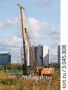 Закладка фундамента. Забивание свай (2011 год). Редакционное фото, фотограф Валерия Попова / Фотобанк Лори