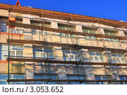 Этажи в строительных лесах (2011 год). Редакционное фото, фотограф Анатолий Матвейчук / Фотобанк Лори