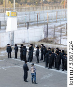 Арестантские будни. Построение (2011 год). Редакционное фото, фотограф Александр Подшивалов / Фотобанк Лори