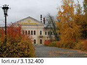 Онежский тракторный завод. Заводоуправление. Карелия, город Петрозаводск (2010 год). Редакционное фото, фотограф Сергей Костин / Фотобанк Лори