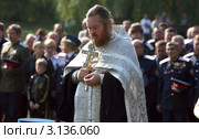 Священник. Торжественный молебен Донских казаков в день Покрова Пресвятой Богородицы. Ростовская область. (2011 год). Редакционное фото, фотограф Виктор Филиппович Погонцев / Фотобанк Лори