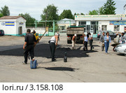 Ремонт дороги. Укладка асфальта (2011 год). Редакционное фото, фотограф Щеголева Ольга / Фотобанк Лори