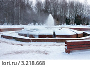 Город Старая Русса. Курорт. Муравьевский фонтан с минеральной водой (2012 год). Редакционное фото, фотограф Сергей Лаврентьев / Фотобанк Лори
