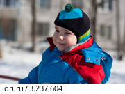 Портрет довольного улыбающегося ребенка. Стоковое фото, фотограф Родион Власов / Фотобанк Лори