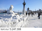 Люди не узнают своей набережной после шторма.И это юг России? Новороссийск. Краснодарский край. (2012 год). Редакционное фото, фотограф Федор Королевский / Фотобанк Лори