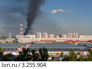 Столб дыма при пожаре на подстанции "Чагино" со стороны ТЯК "Москва" (2008 год). Редакционное фото, фотограф Родион Власов / Фотобанк Лори