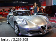 Автомобиль Alfa Romeo 4C Sport на выставке во Франкфурте, Германия (2011 год). Редакционное фото, фотограф Sergey Borisov / Фотобанк Лори