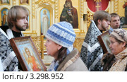 Русская православная церковь. Прощёное воскресенье, чин прощения. Священники и прихожане. Облачение черного цвета (Великий Пост) (2012 год). Редакционное видео, видеограф Mikhail Erguine / Фотобанк Лори