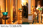 Русская православная церковь. Лампада и горящие свечи (2012 год). Редакционное видео, видеограф Mikhail Erguine / Фотобанк Лори