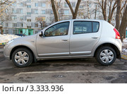 Автомобиль Renault Sandero (2012 год). Редакционное фото, фотограф Сергей Лаврентьев / Фотобанк Лори