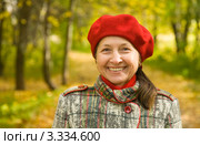 Портрет женщины средних лет в красном берете. Стоковое фото, фотограф Яков Филимонов / Фотобанк Лори