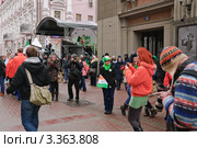 Парад в День святого Патрика на Арбате. 2012 год. Редакционное фото, фотограф Алёшина Оксана / Фотобанк Лори