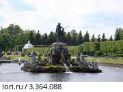Парк Верхний сад и фонтан "Нептун". Петергоф (2010 год). Редакционное фото, фотограф Ольга Липунова / Фотобанк Лори