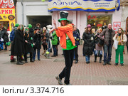 Пойстер на Арбате в День Святого Патрика. 2012 год. Редакционное фото, фотограф Алёшина Оксана / Фотобанк Лори