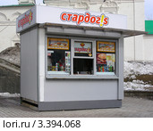 Киоск "Стардогс". Улица Новый Арбат. Москва (2012 год). Редакционное фото, фотограф lana1501 / Фотобанк Лори